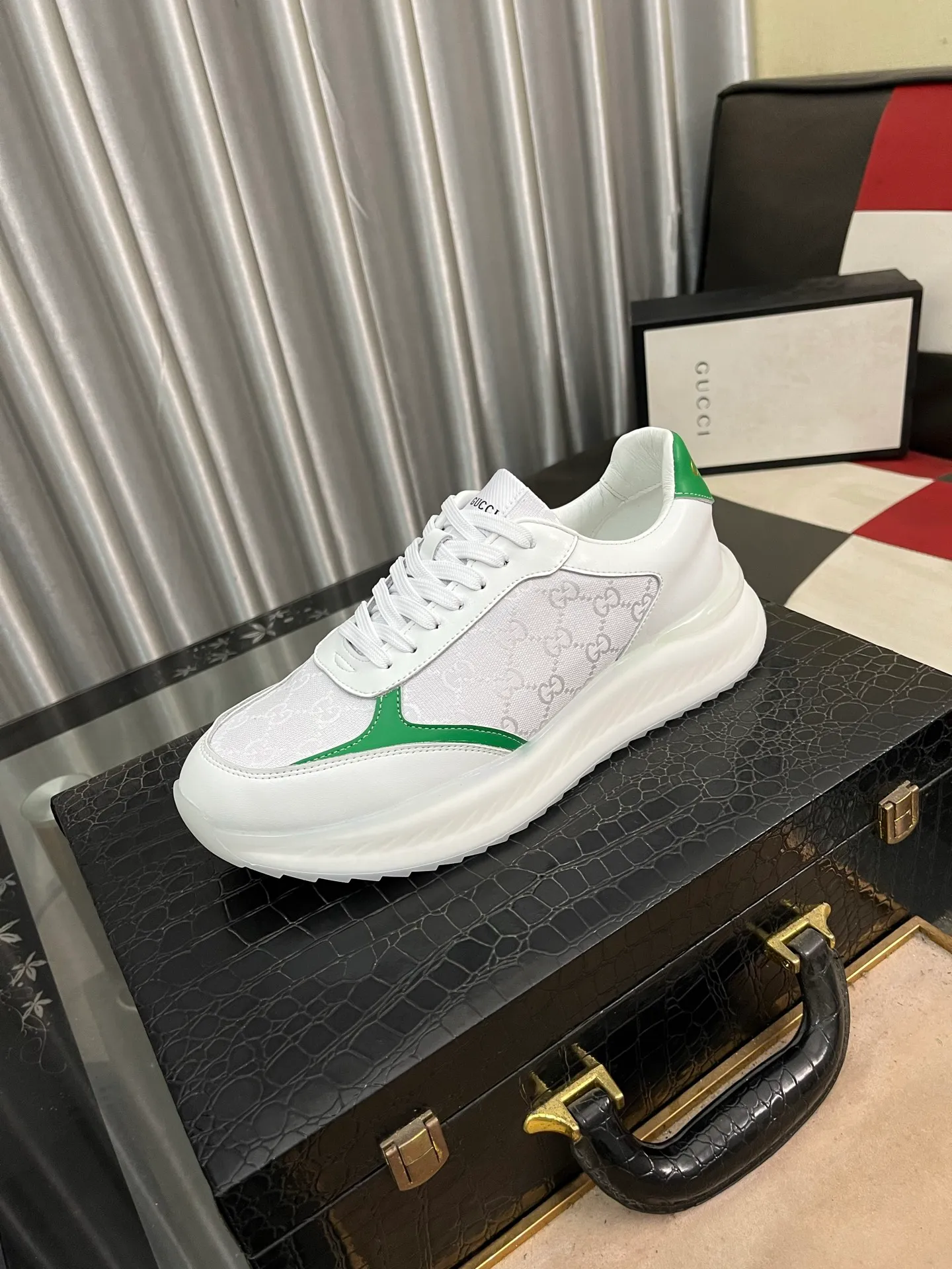 Men's shoes 💰458⌚️⌚️[GUCCI] The latest trendy men's casual shoes, the fabric is made of embossed cowhide imported from Italy, comfortable sheepskin lining + feet, the original outsole is wear-resistant and non-slip, high-level version, size: 38-444️⃣Colors available